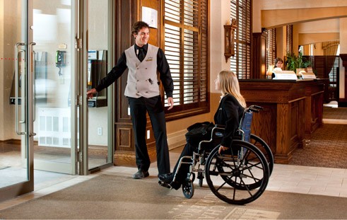تعامل با افراد دارای معلولیت و مناسب سازی در هتل